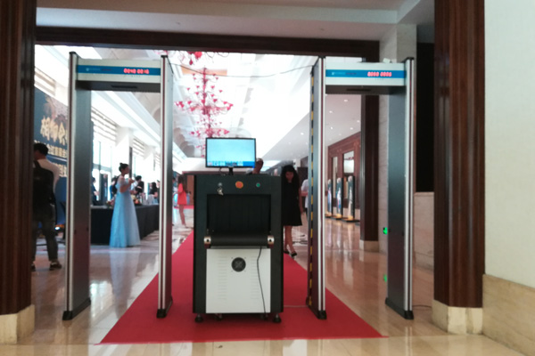 御泥坊采用深圳維和時(shí)代SD-600型金屬探測(cè)門保安全(圖)