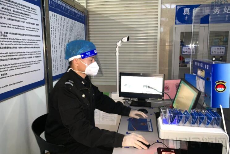 二連浩特機(jī)場(chǎng)安檢門通道開(kāi)展安檢設(shè)施設(shè)備自查工作[圖]