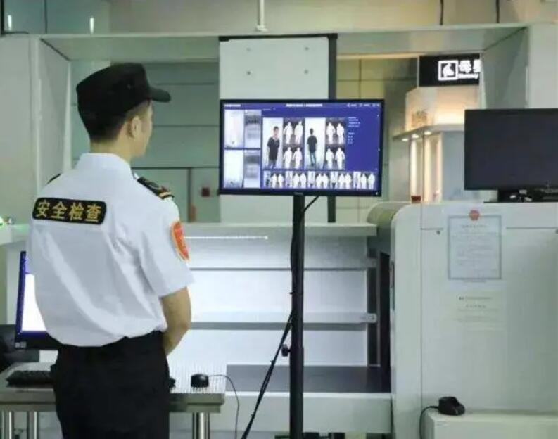 女性進入安檢門通道時,安檢員會感到尷尬嗎?過安檢的注意事項-3.jpg 女性進入安檢門通道時,安檢員會感到尷尬嗎?過安檢的注意事項-3.jpg