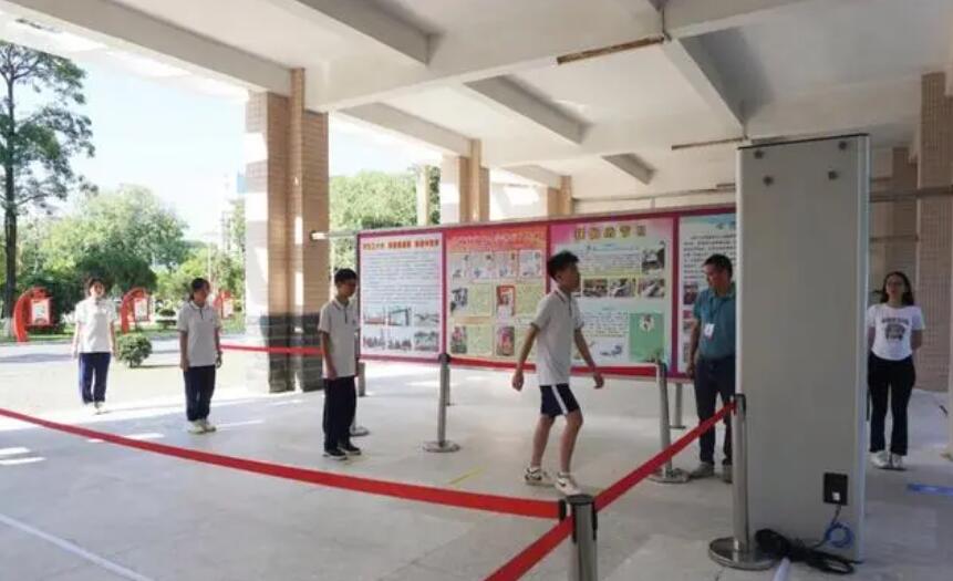 安檢門廠家解讀：學(xué)校設(shè)置安檢門的必要性[圖]